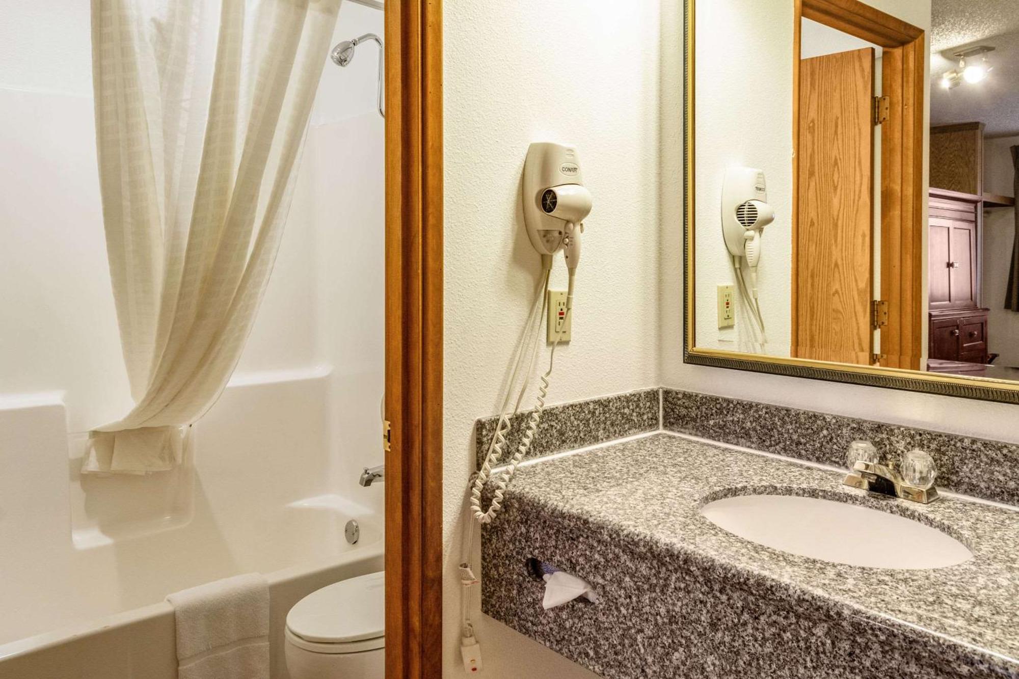 Econo Lodge Inn & Suites Madras Ngoại thất bức ảnh
